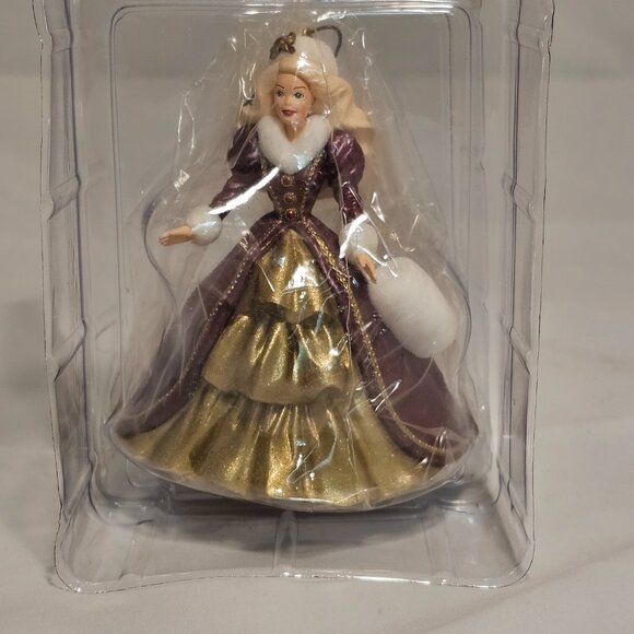 Hallmark Keepsake Ornament - Holiday Barbie 1996 - Picture 2 of 7